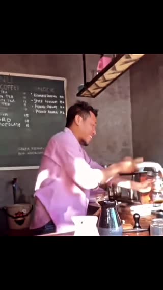 تلاوت در کافی شاپ