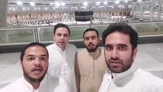 همخوانی زیبای قرآن در کنار خانه خدا